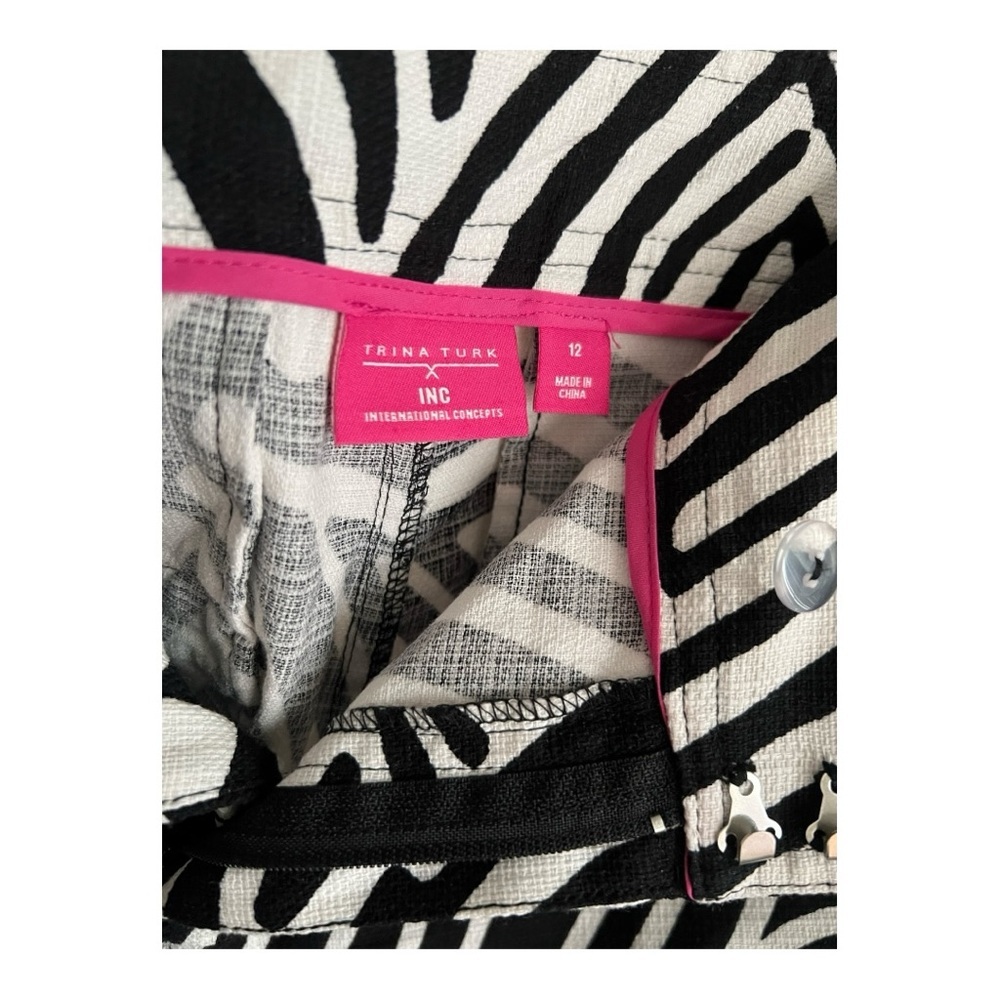 Trina Turk Black and White Patterned High Waist Shorts Size 12 - Picture 3 of 7